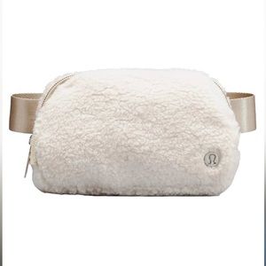 Everywhere Belt Bag Fleece
